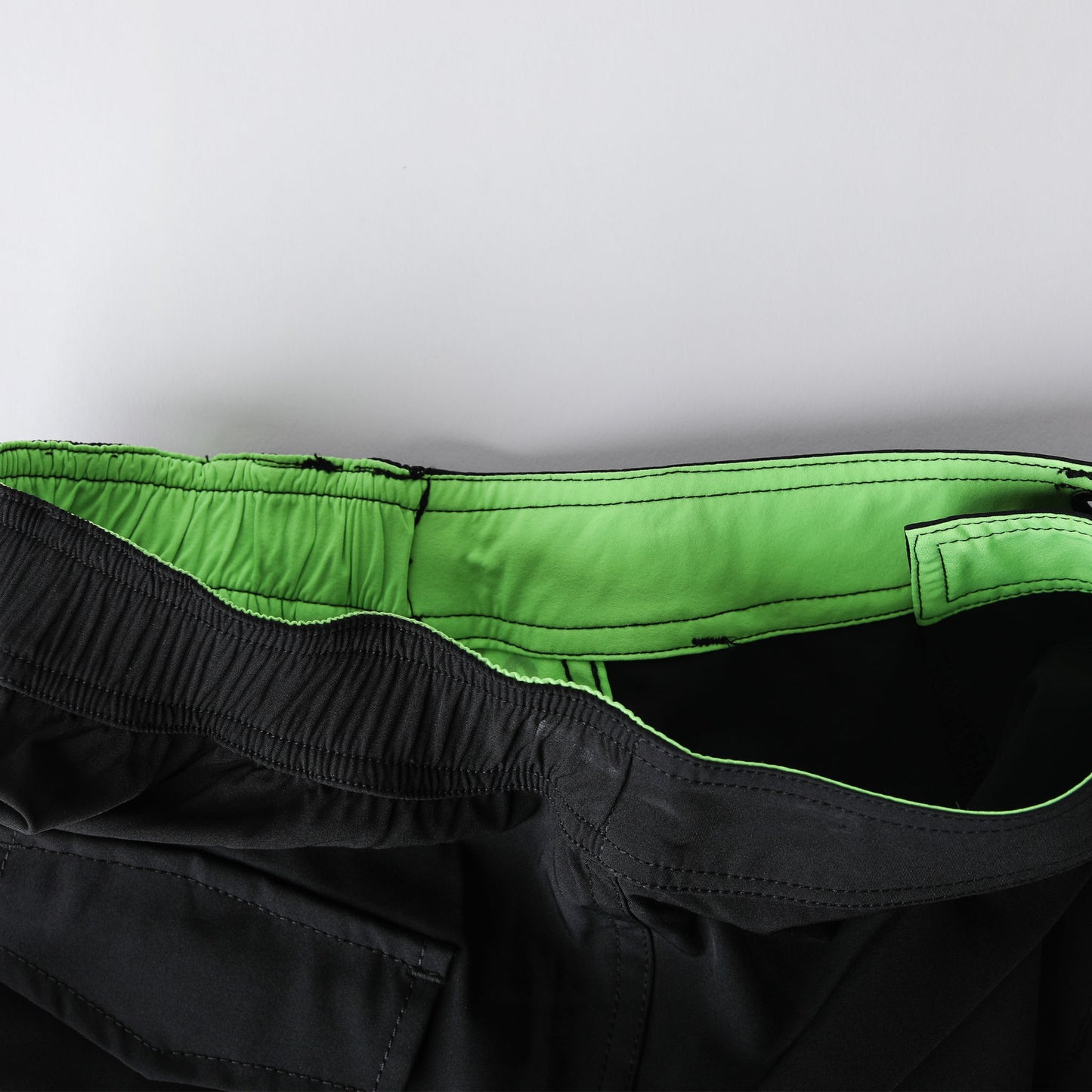 Sideshow Boardie - Black Lime